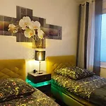 Hotelalternative Deluxe App Erste Etage Mit 2 Schlafzimmer Haus 63 דירה זולינגן
