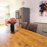 Hotelalternative Deluxe App Erste Etage Mit 2 Schlafzimmer Haus 63 זולינגן