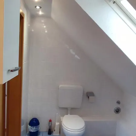 Hotelalternative Deluxe App Erste Etage Mit 2 Schlafzimmer Haus 63 * Solingen