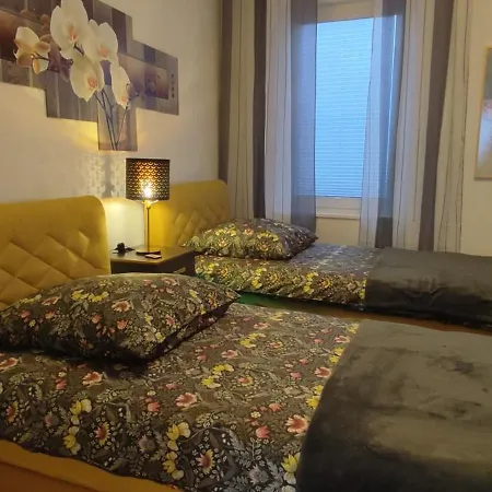 Hotelalternative Deluxe App Erste Etage Mit 2 Schlafzimmer Haus 63 Apartman Solingen