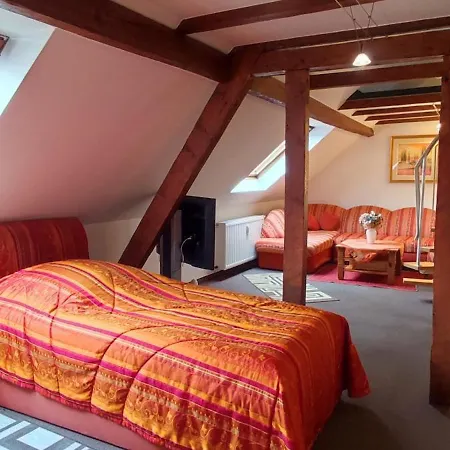 Hotelalternative Deluxe App Erste Etage Mit 2 Schlafzimmer Haus 63 Apartman Solingen