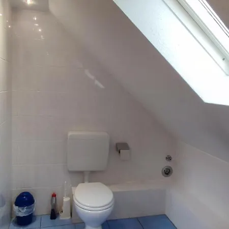 Hotelalternative Deluxe App Erste Etage Mit 2 Schlafzimmer Haus 63 Apartamento Solingen
